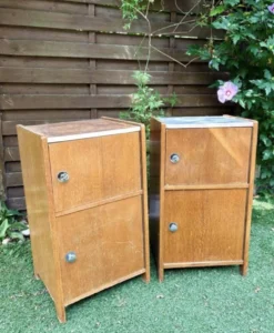 2 jolies tables de chevet vintage en bois