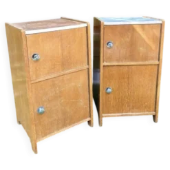 2 jolies tables de chevet vintage en bois