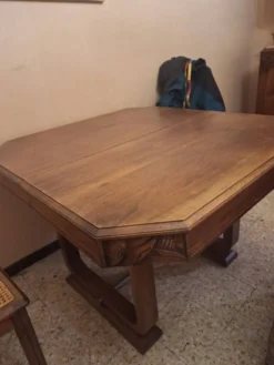 Jolie table à manger carrée en noyer massif style Art Deco / 1930