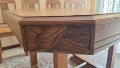 Jolie table à manger carrée en noyer massif style Art Deco / 1930