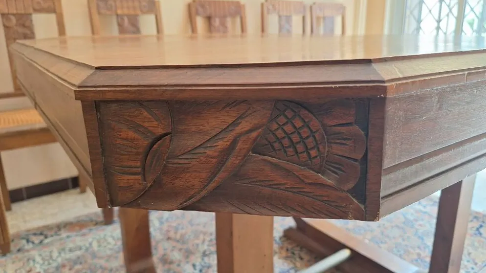 Jolie table à manger carrée en noyer massif style Art Deco / 1930