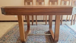 Jolie table à manger carrée en noyer massif style Art Deco / 1930