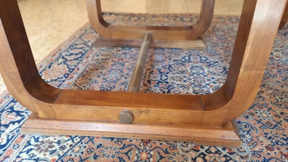 Jolie table à manger carrée en noyer massif style Art Deco / 1930
