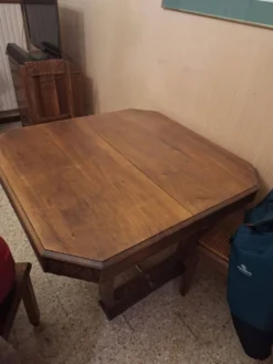 Jolie table à manger carrée en noyer massif style Art Deco / 1930