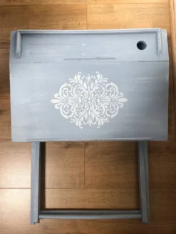 Joli pupitre / bureau d’enfant en bois