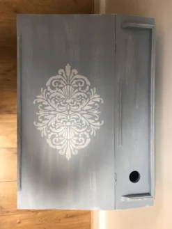 Joli pupitre / bureau d’enfant en bois