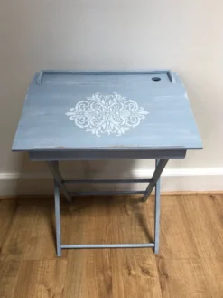 Joli pupitre / bureau d’enfant en bois