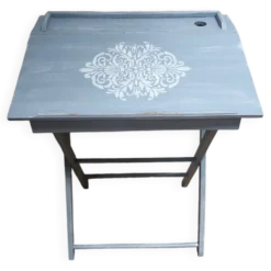 Joli pupitre / bureau d’enfant en bois