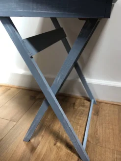 Joli pupitre / bureau d’enfant en bois