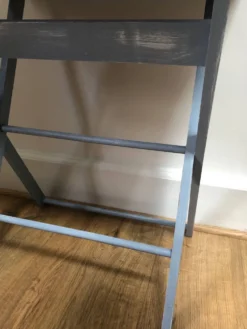 Joli pupitre / bureau d’enfant en bois