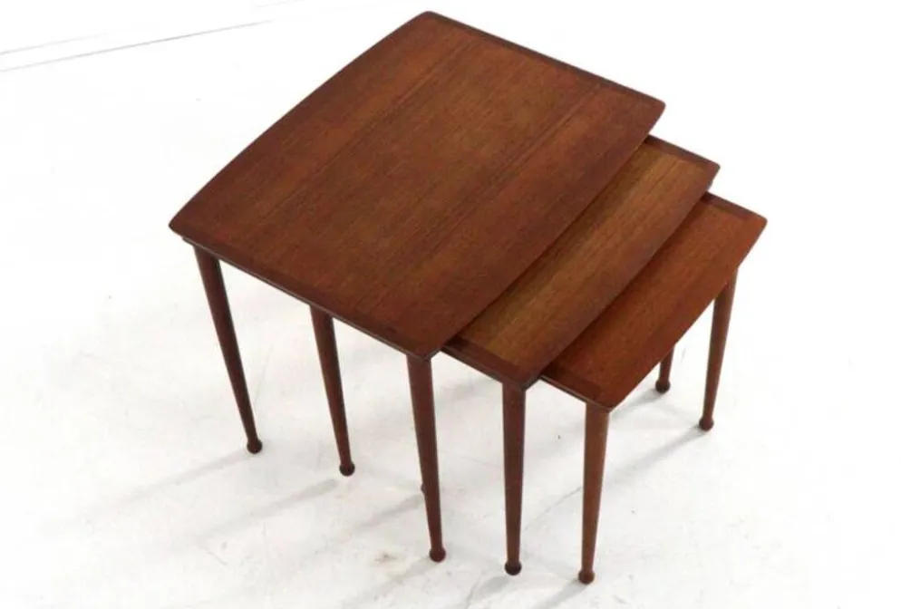 Jørgen Aakjær Jørgensen pour les tables gigognes Møbelintarsia - design danois