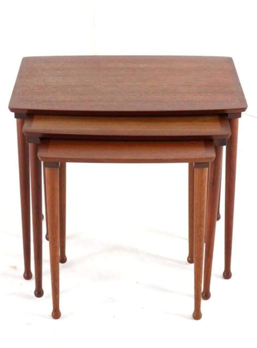 Jørgen Aakjær Jørgensen pour les tables gigognes Møbelintarsia - design danois
