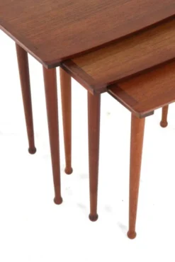 Jørgen Aakjær Jørgensen pour les tables gigognes Møbelintarsia - design danois
