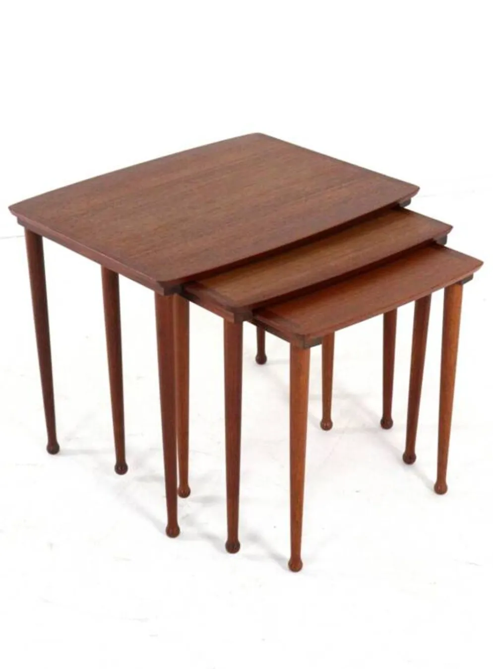 Jørgen Aakjær Jørgensen pour les tables gigognes Møbelintarsia - design danois
