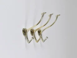 Jusqu'à 6 crochets muraux en nickel et laiton Art Nouveau Adolf Loos Café Capua Vienne, années 1900