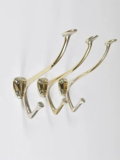 Jusqu'à 6 crochets muraux en nickel et laiton Art Nouveau Adolf Loos Café Capua Vienne, années 1900
