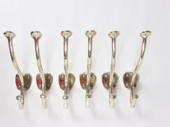 Jusqu'à 6 crochets muraux en nickel et laiton Art Nouveau Adolf Loos Café Capua Vienne, années 1900