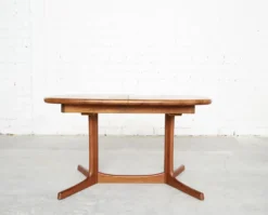 Juul Kristensen superelliptical Mid-Century Dining Zable for Glostrup