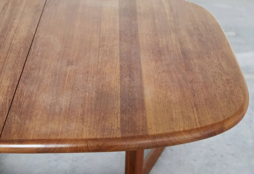 Juul Kristensen superelliptical Mid-Century Dining Zable for Glostrup