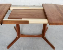 Juul Kristensen superelliptical Mid-Century Dining Zable for Glostrup