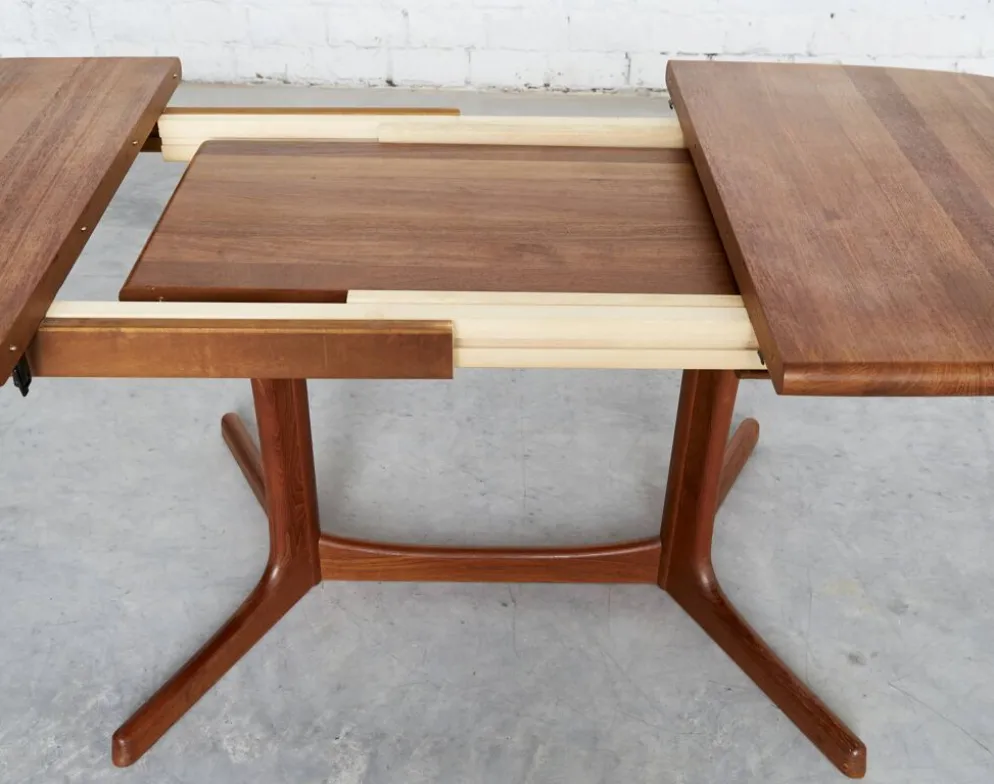 Juul Kristensen superelliptical Mid-Century Dining Zable for Glostrup