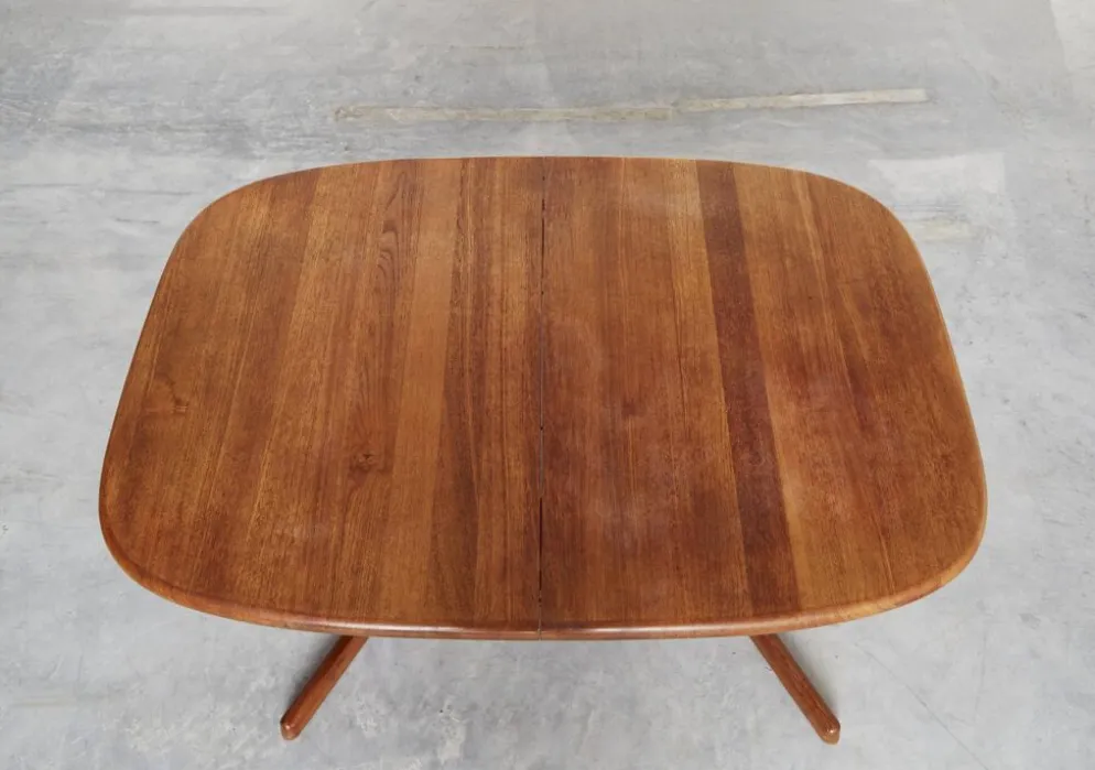 Juul Kristensen superelliptical Mid-Century Dining Zable for Glostrup