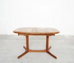 Juul Kristensen superelliptical Mid-Century Dining Zable for Glostrup
