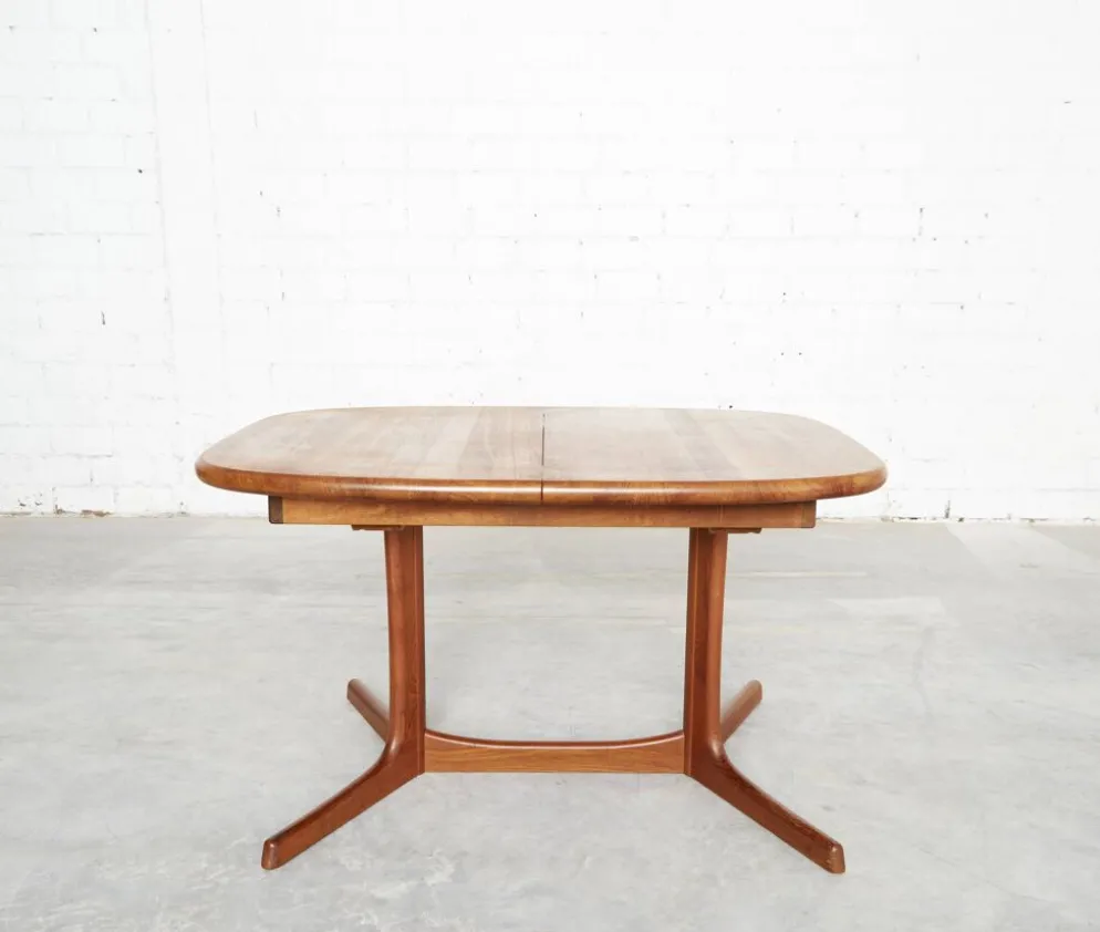 Juul Kristensen superelliptical Mid-Century Dining Zable for Glostrup