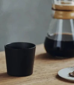 Kissul "shikkoku" (noir) - la tasse urushi moderne - kyoto, japon
