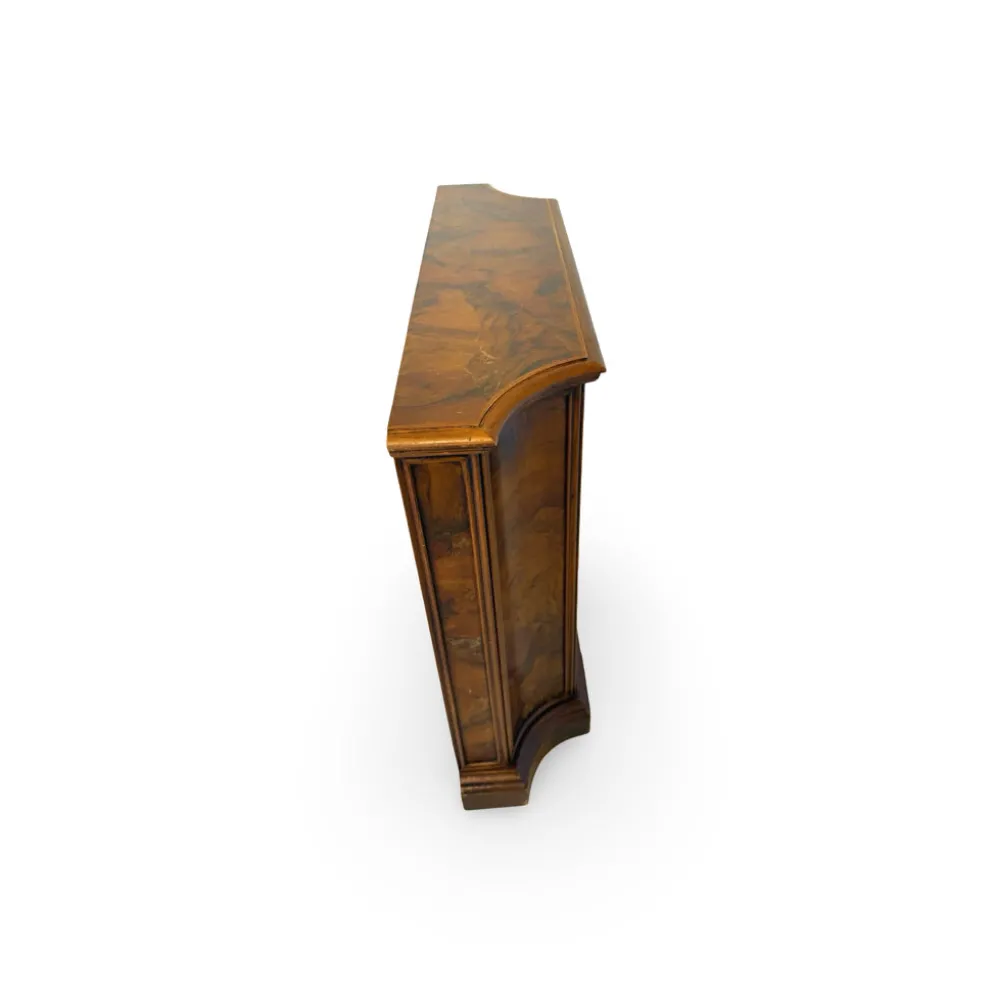 La console vintage élégante classique de Milan, années 1950/1960.