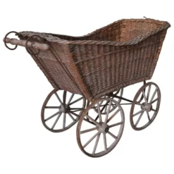 Landau vintage en osier et bois marron, années 1930, grandes roues et structure métal