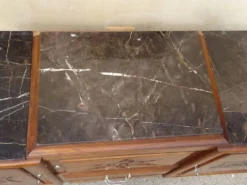 Large buffet en noyer massif, dessus en marbre noir