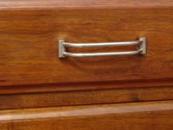 Large buffet en noyer massif, dessus en marbre noir