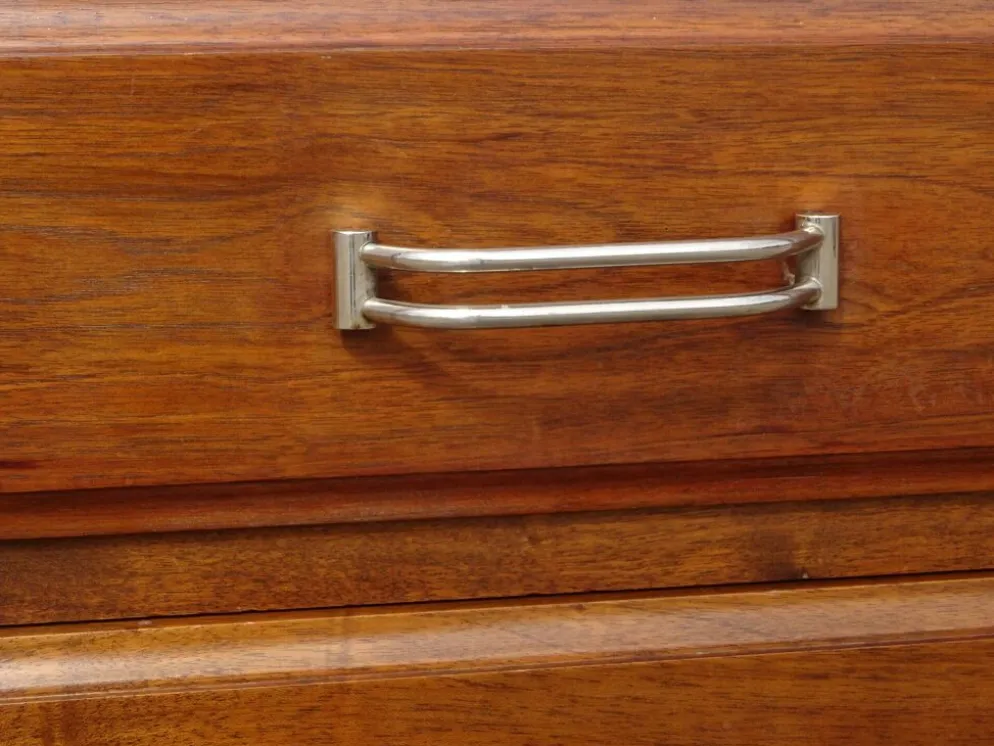 Large buffet en noyer massif, dessus en marbre noir