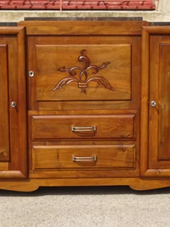 Large buffet en noyer massif, dessus en marbre noir