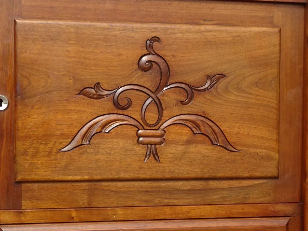 Large buffet en noyer massif, dessus en marbre noir