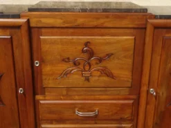 Large buffet en noyer massif, dessus en marbre noir