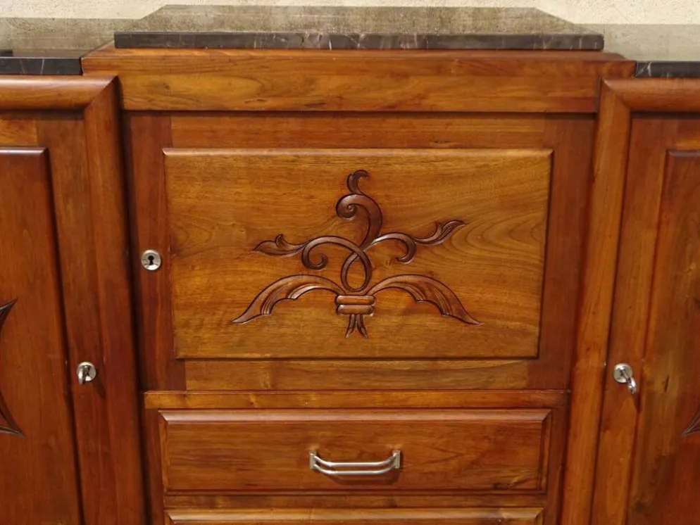 Large buffet en noyer massif, dessus en marbre noir