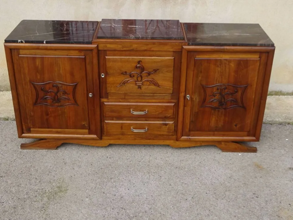 Large buffet en noyer massif, dessus en marbre noir