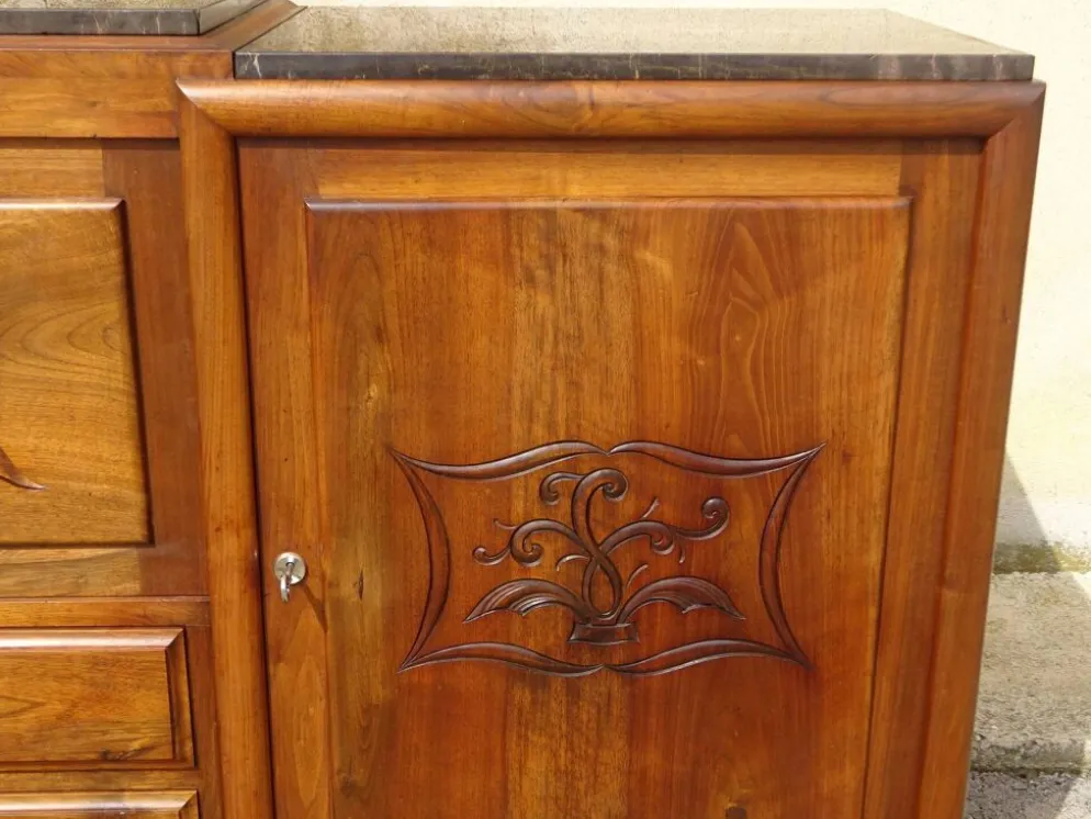 Large buffet en noyer massif, dessus en marbre noir