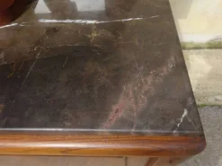 Large buffet en noyer massif, dessus en marbre noir