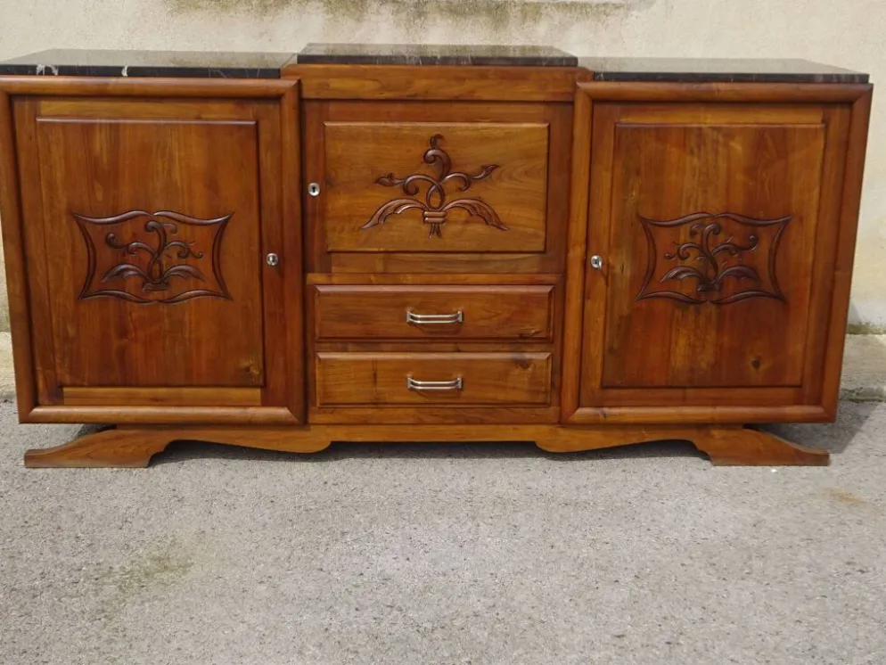 Large buffet en noyer massif, dessus en marbre noir