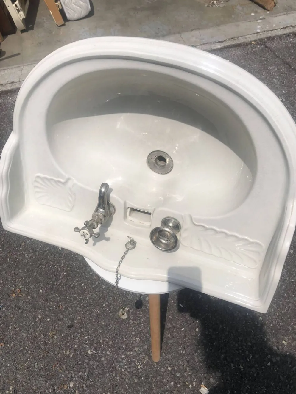Lavabo ancien mural en porcelaine anglaise Torcher – Robinetterie d'origine