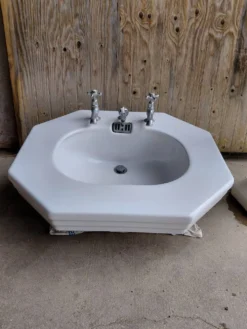 Lavabo Emaillé blanc 1930