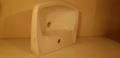 Lavabo vintage année 60 en gré émaillé
