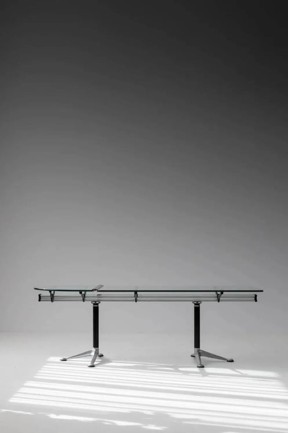 Le bureau emblématique Burdick Group de Bruce Burdick pour Herman Miller, années 1980.