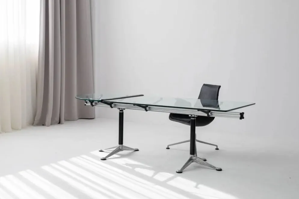 Le bureau emblématique Burdick Group de Bruce Burdick pour Herman Miller, années 1980.