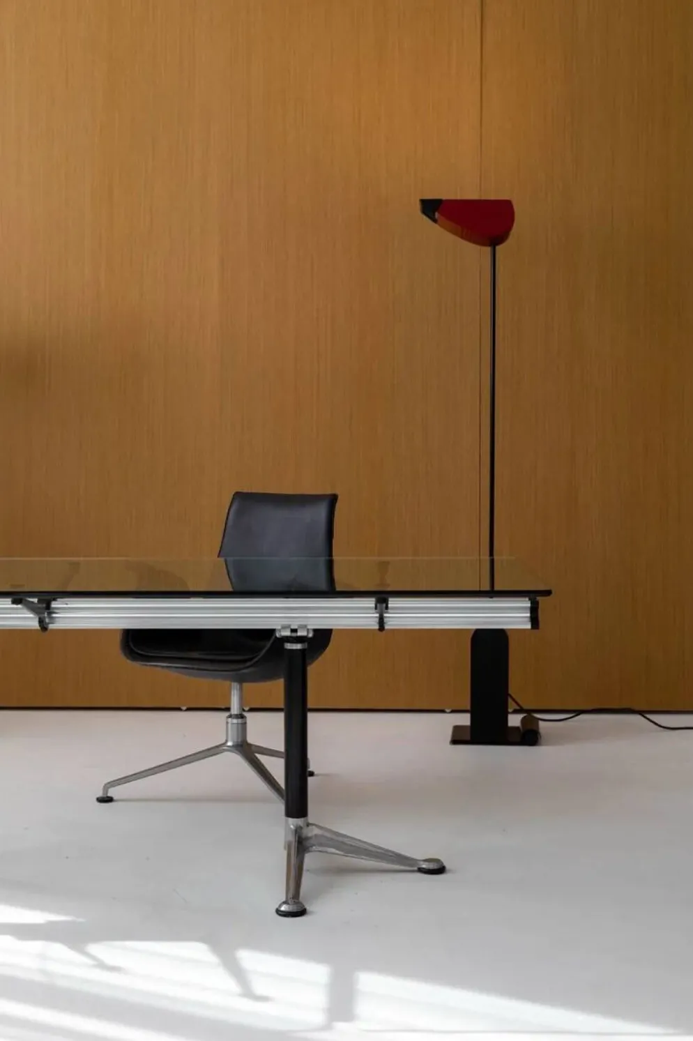 Le bureau emblématique Burdick Group de Bruce Burdick pour Herman Miller, années 1980.