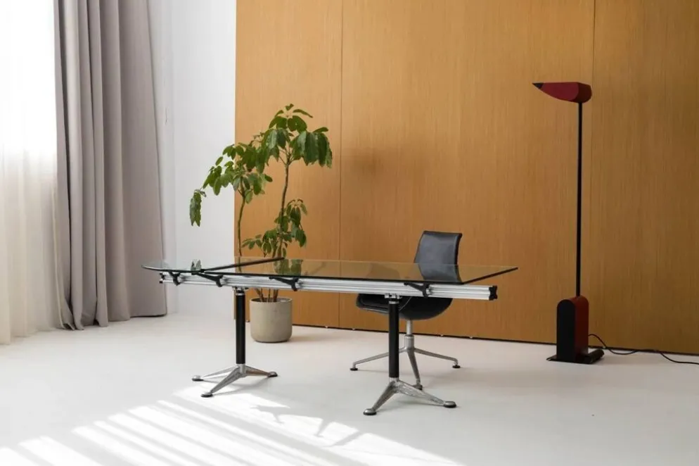Le bureau emblématique Burdick Group de Bruce Burdick pour Herman Miller, années 1980.
