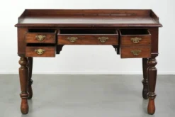 Élégant bureau / table d'écriture anglaise antique du milieu du XIXe siècle